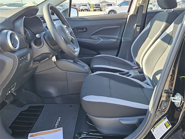 2025 Nissan Versa 1.6 S photo 3