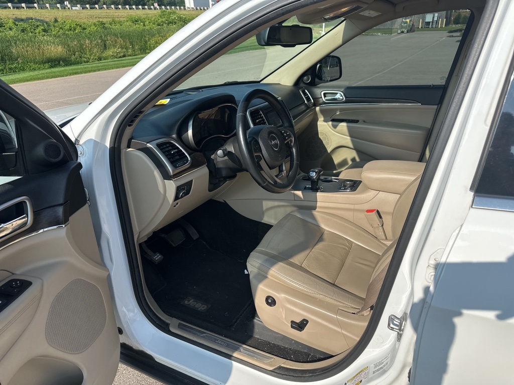 Used 2014 Jeep Grand Cherokee Limited with VIN 1C4RJFBG5EC525577 for sale in Onalaska, WI