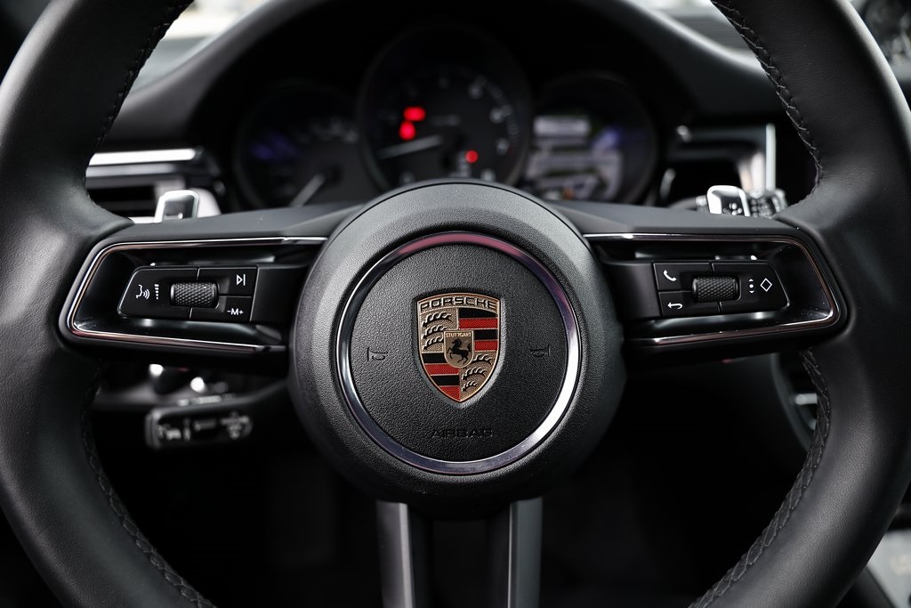 2025 Porsche Macan T photo 32