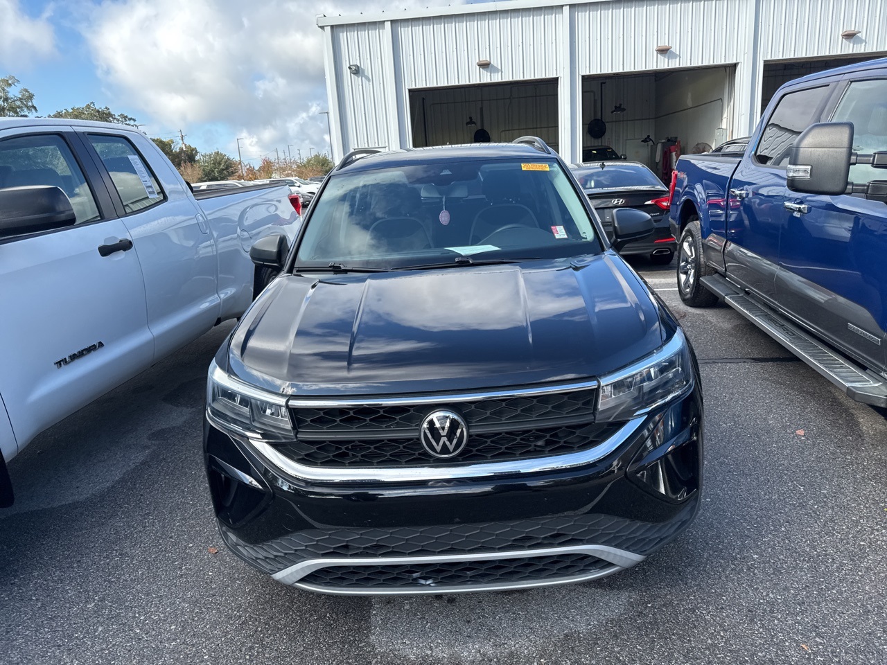 2022 Volkswagen Taos S photo 2