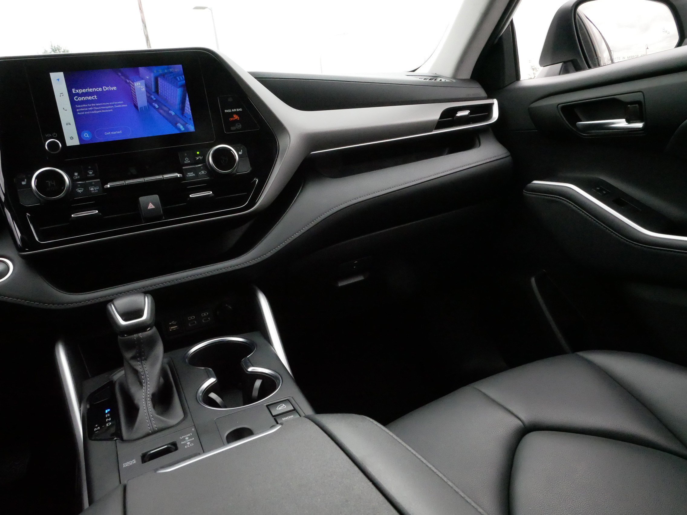 2024 Toyota Highlander XLE photo 8