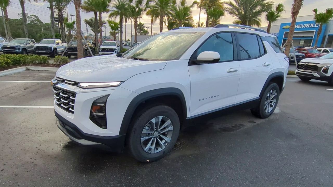 2026 Chevrolet Equinox LT photo 2