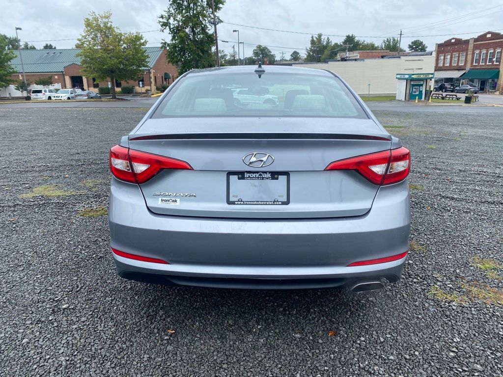2016 Hyundai Sonata Base photo 2