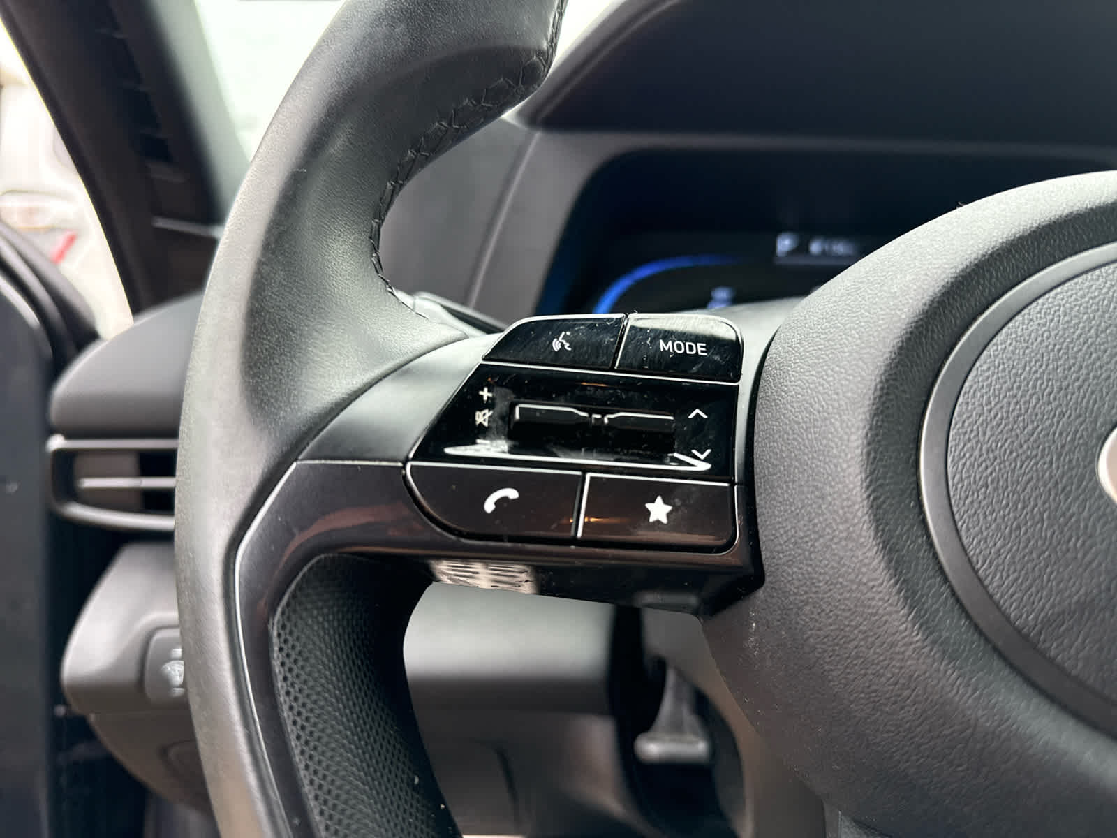 2025 Hyundai Elantra SEL Sport photo 26