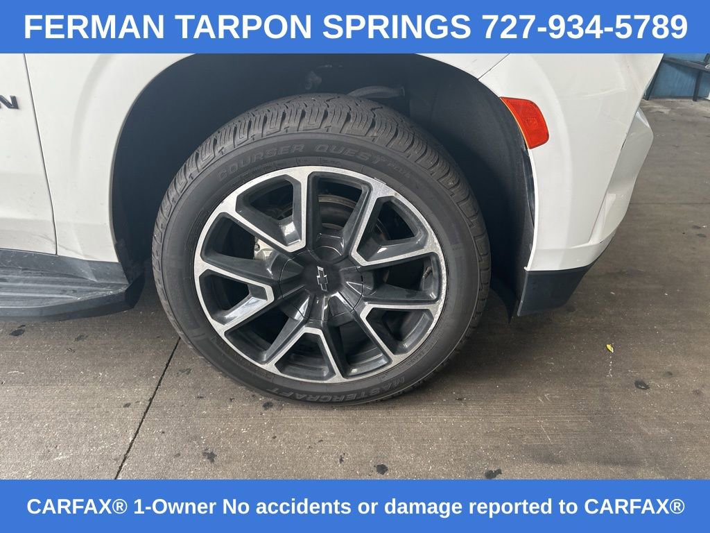 2022 Chevrolet Suburban RST photo 2