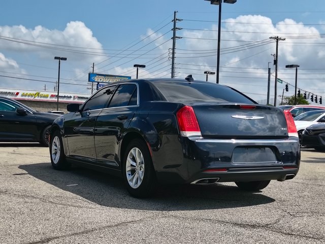 2016 Chrysler 300 Limited photo 11