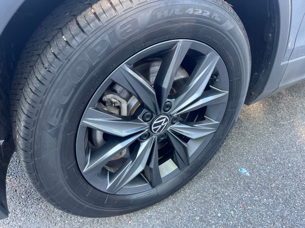 2023 Volkswagen Tiguan SE photo 2