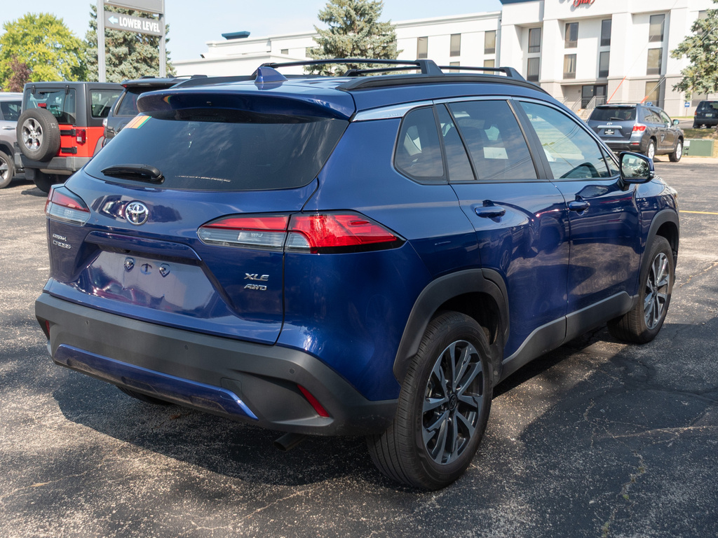 2022 Toyota Corolla Cross XLE photo 6