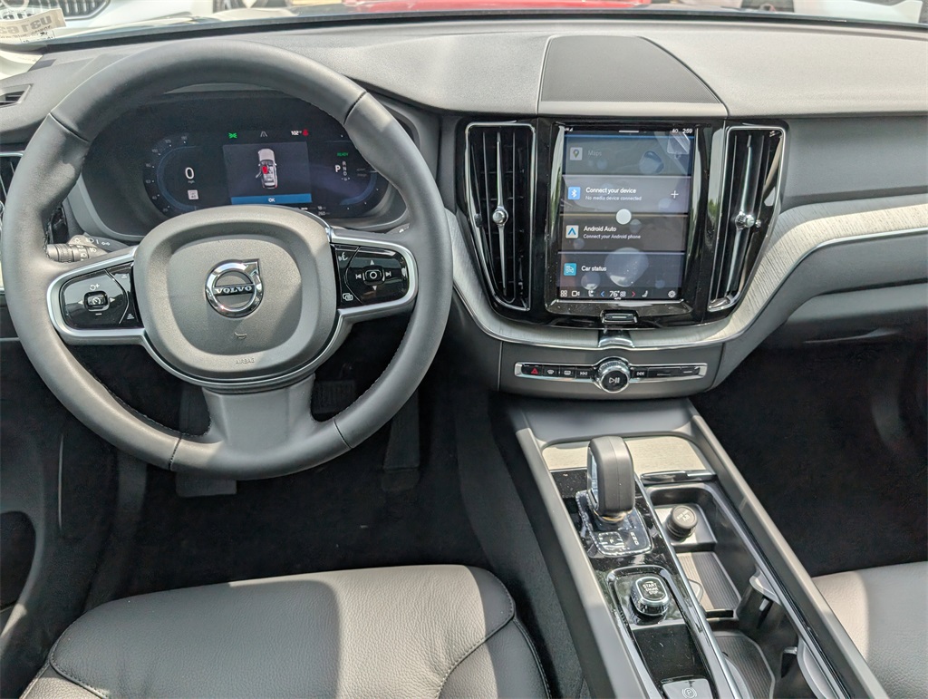 2025 Volvo XC60 T8 Plus photo 10