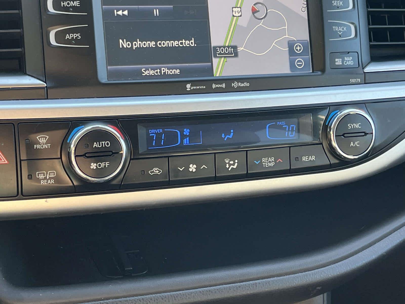 2018 Toyota Highlander SE photo 29