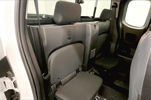 2025 Nissan Frontier SV photo 27