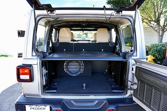 Used 2018 Silver Jeep Unlimited Sahara image 15