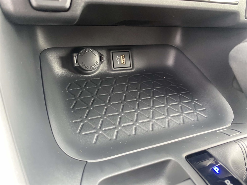 2025 Toyota RAV4 Hybrid XLE photo 15