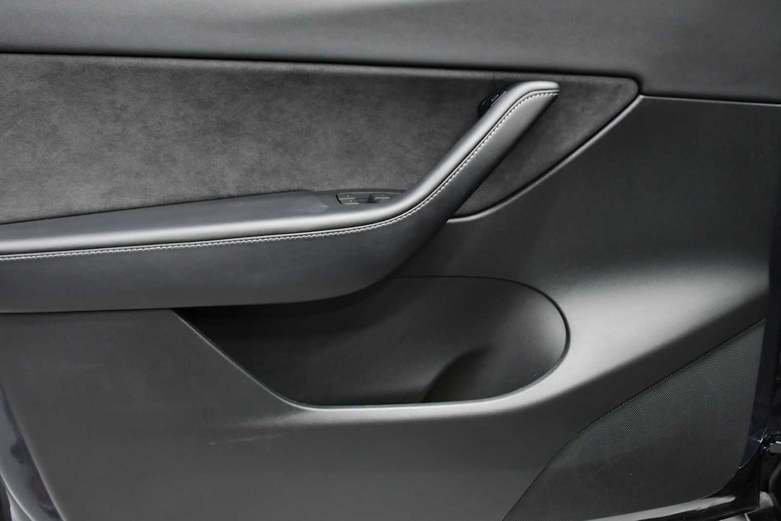 2022 Tesla Model Y Long Range photo 11