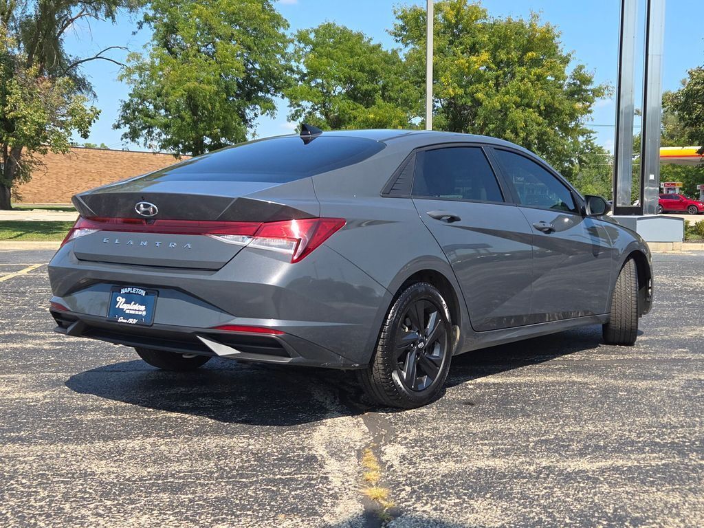 2023 Hyundai Elantra SEL photo 8
