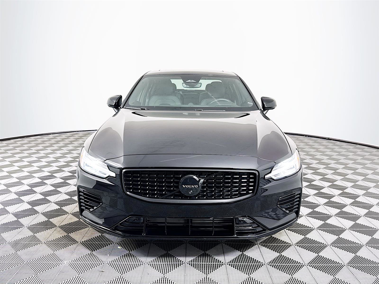 2024 Volvo S60 Recharge Ultimate Black Edition photo 2