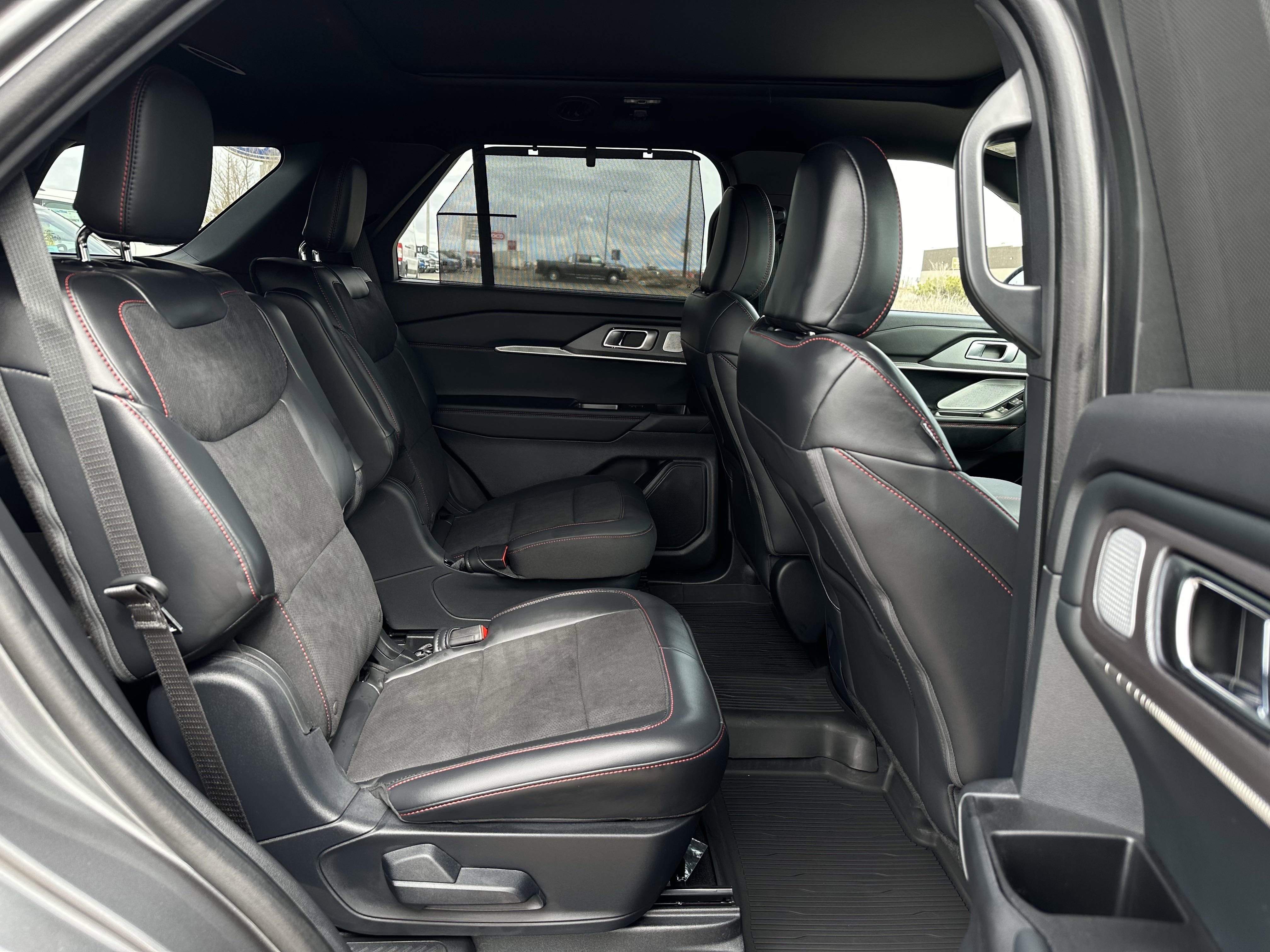 2025 Ford Explorer ST photo 4