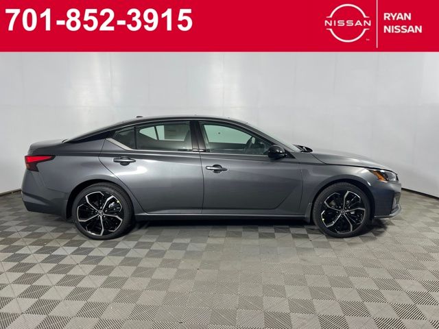 2025 Nissan Altima 2.5 SR photo 4