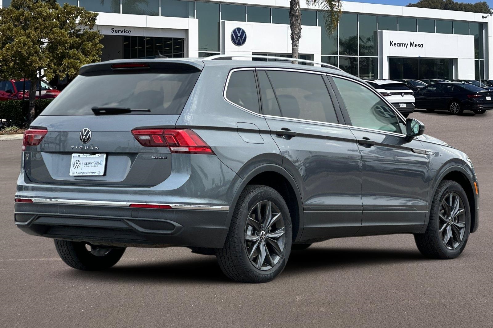 2022 Volkswagen Tiguan SE photo 3