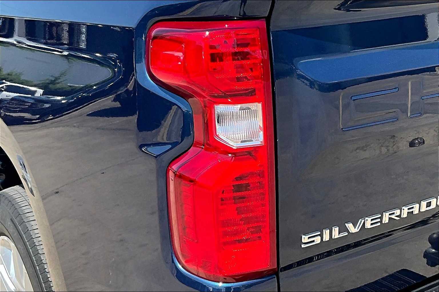 2023 Chevrolet Silverado 1500 Custom photo 25