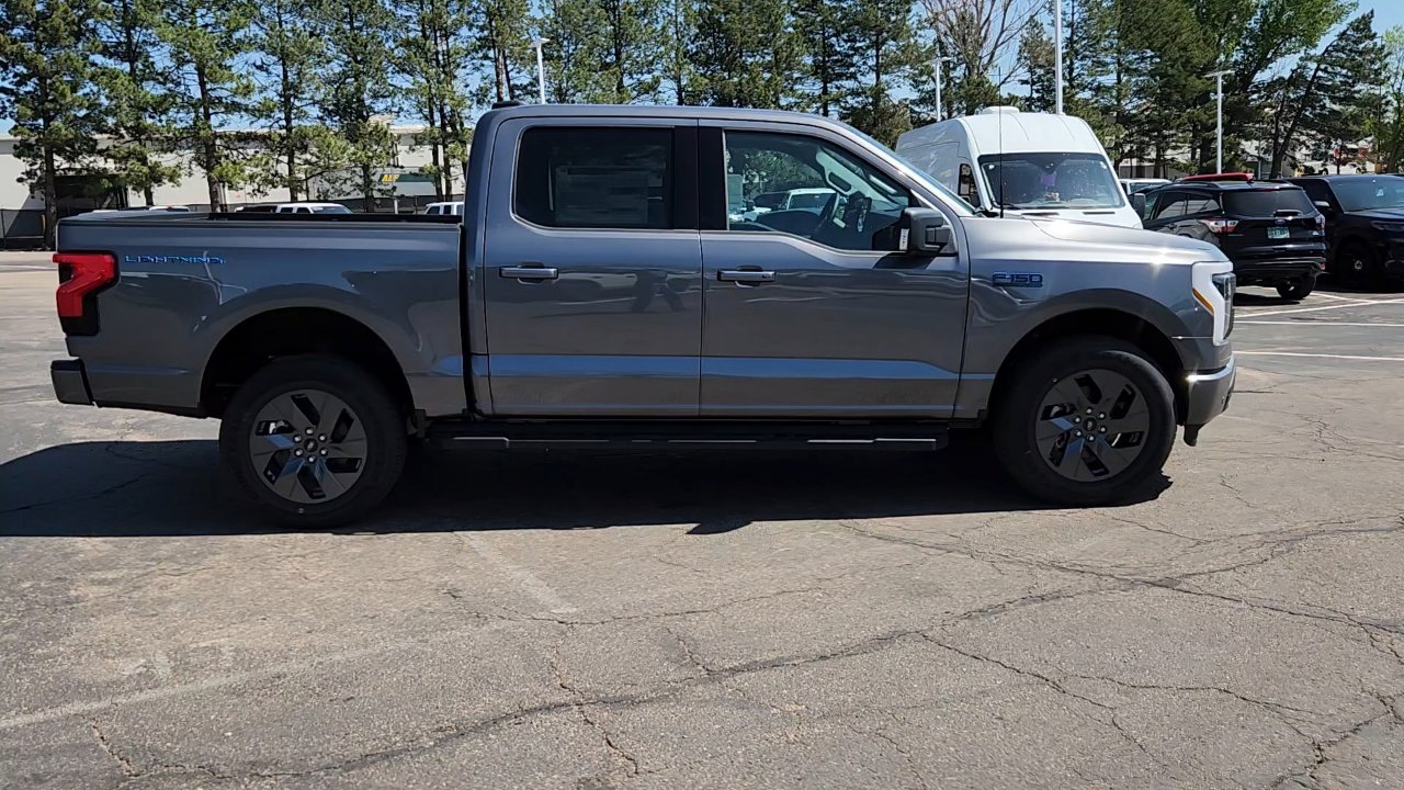 2025 Ford F-150 Lightning photo 9