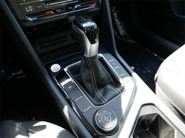 2025 Volkswagen Taos SEL photo 11