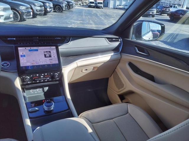 2025 Jeep Grand Cherokee Limited photo 9