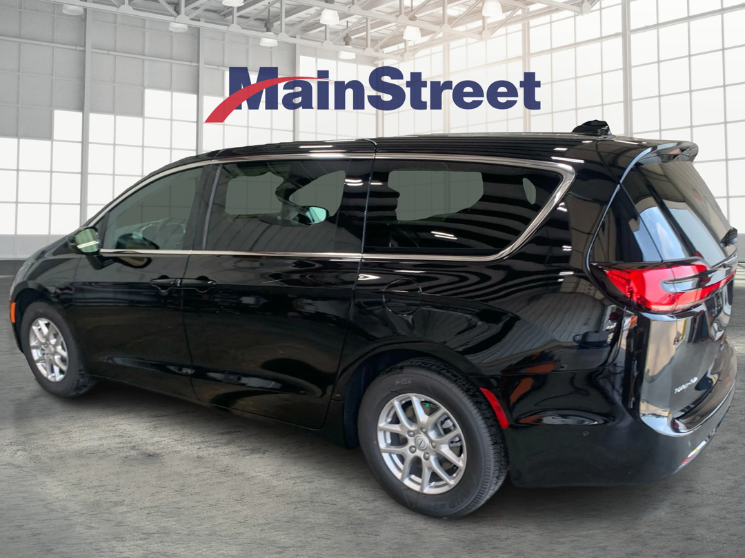2025 Chrysler Pacifica photo 3
