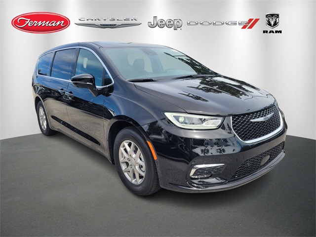 2026 Chrysler Pacifica Select's photo