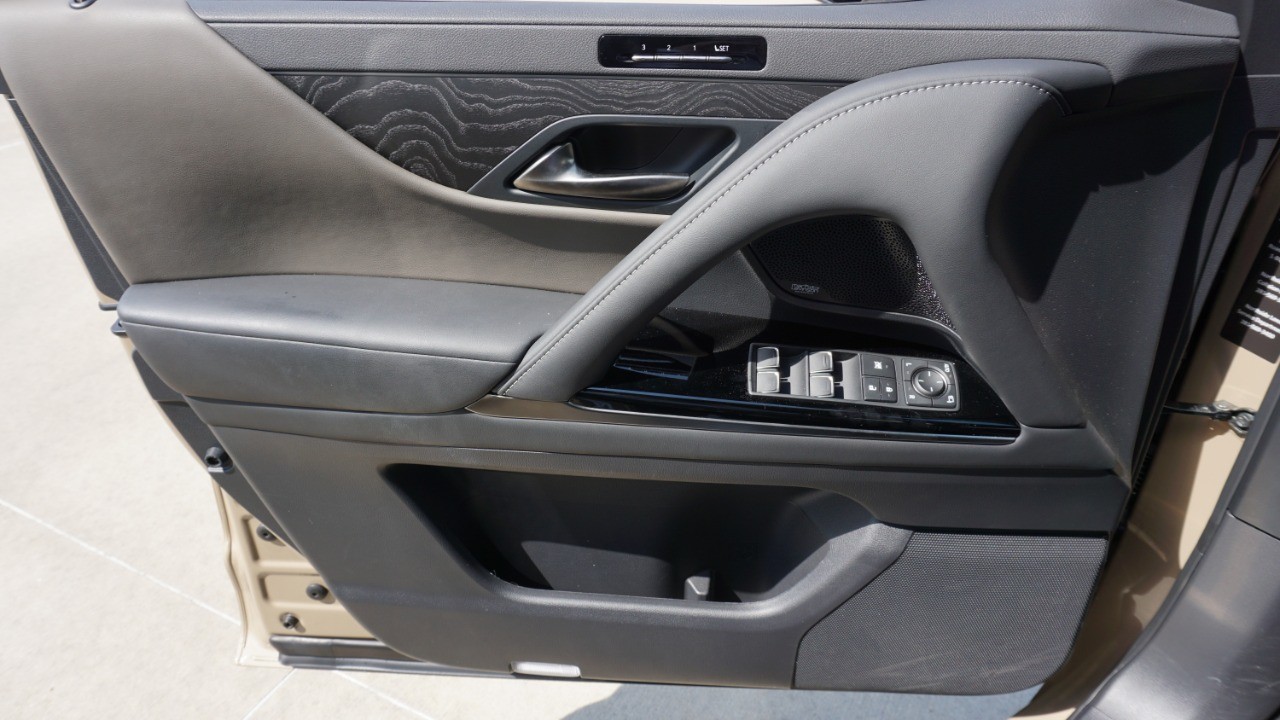 2025 Lexus LX photo 20