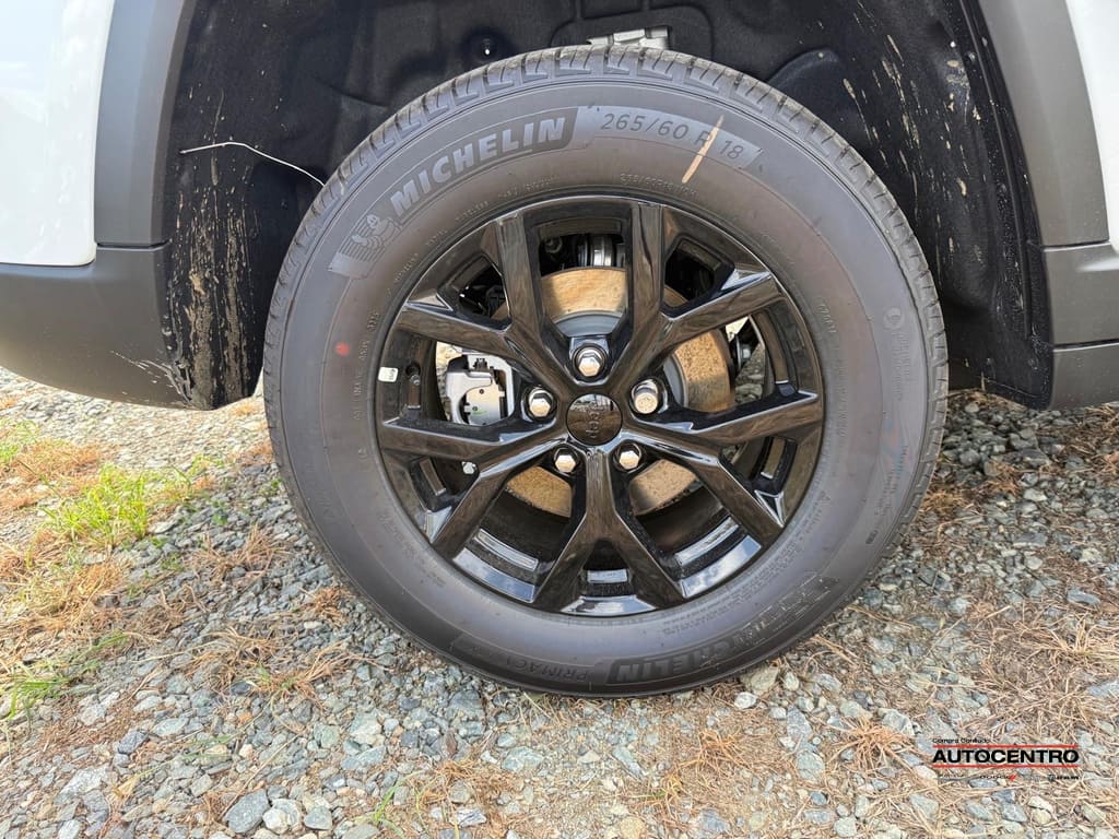 2025 Jeep Grand Cherokee Laredo Altitude photo 4