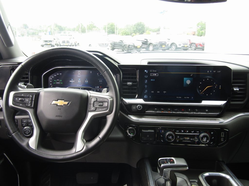 2023 Chevrolet Silverado 1500 LTZ photo 17