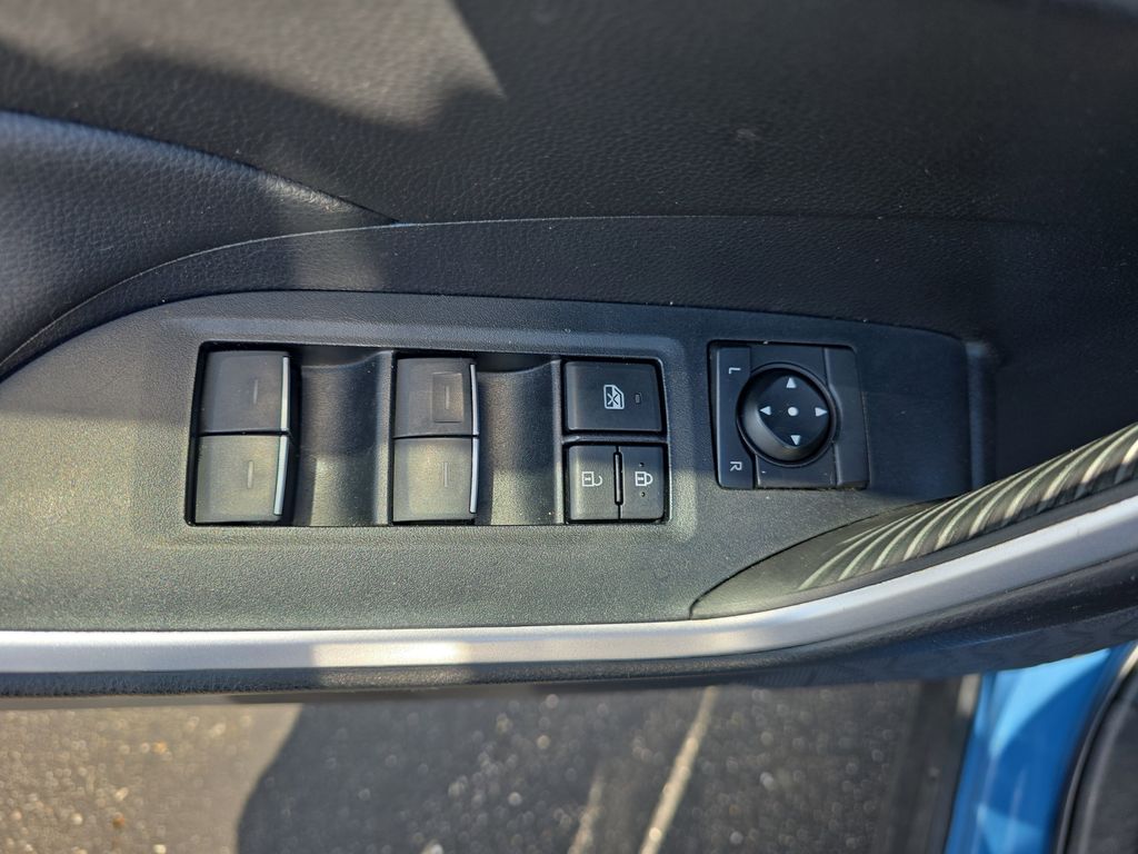 2022 Toyota RAV4 Hybrid SE photo 27