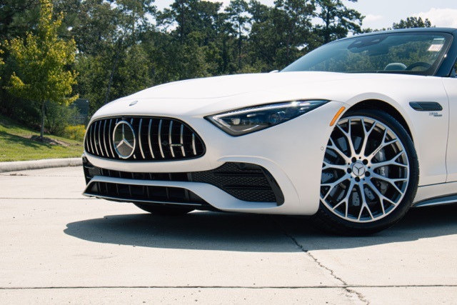 2025 Mercedes Benz SL AMG 43 photo 2