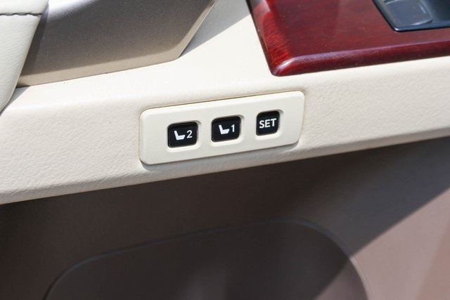 Used 2019 Red Lexus 460 Luxury image 10