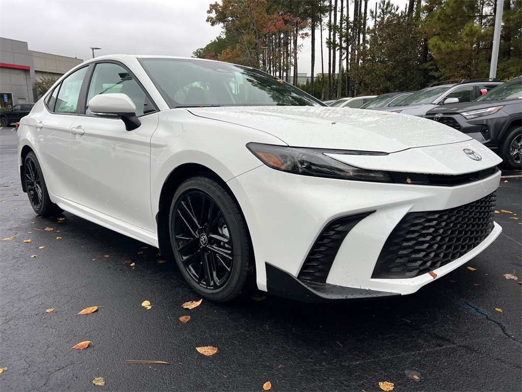 2026 Toyota Camry SE's photo