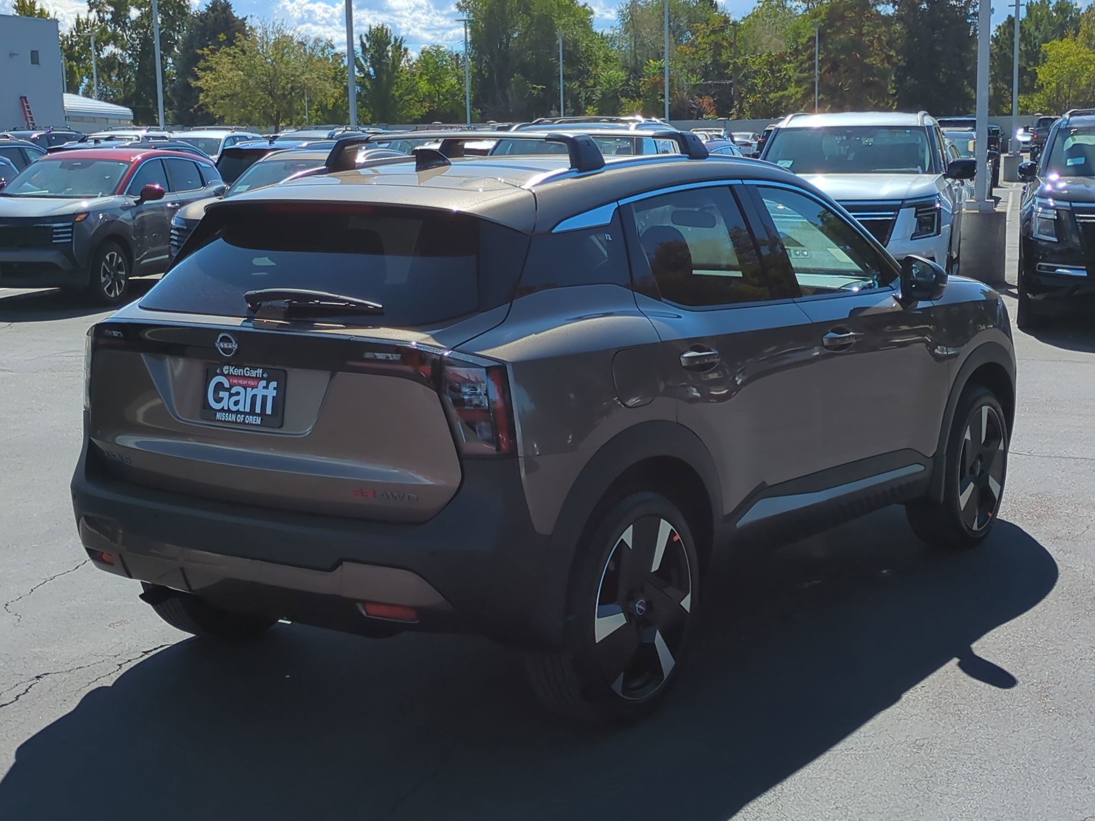 2026 Nissan Kicks SR photo 2
