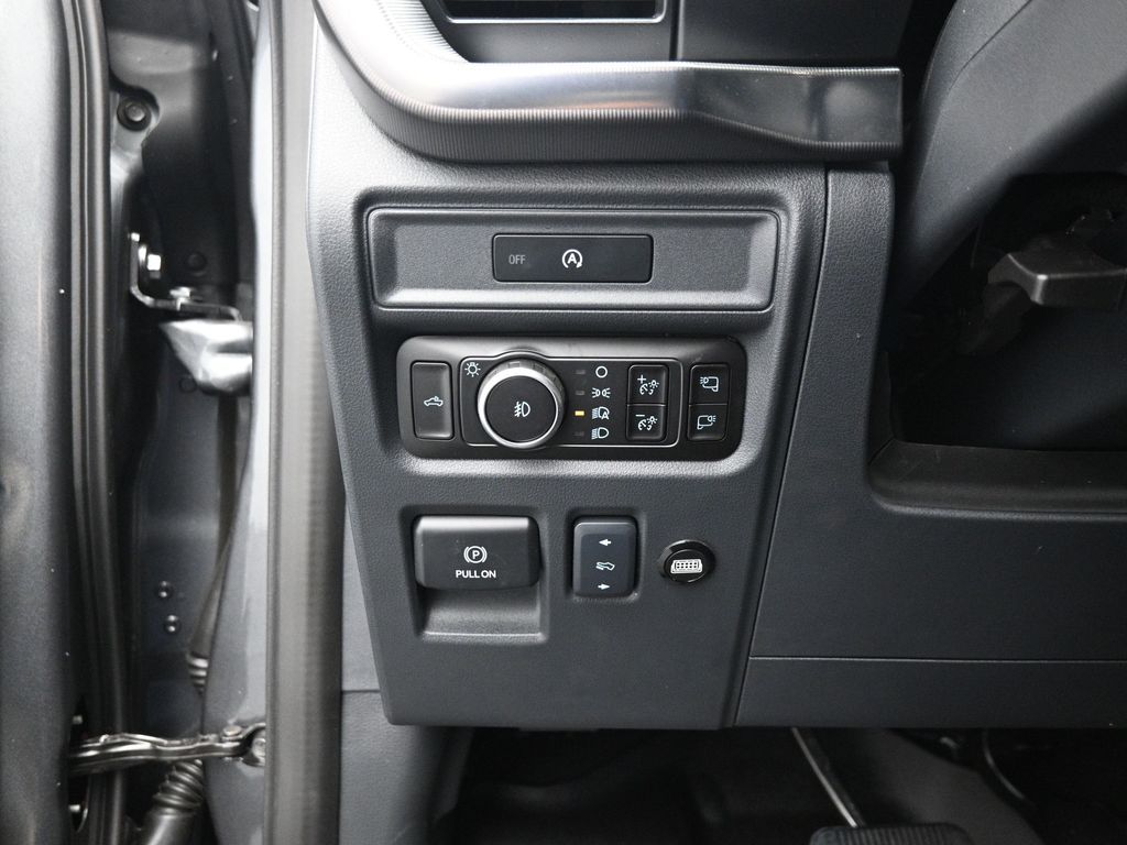 2025 Ford F-150 Lariat photo 12