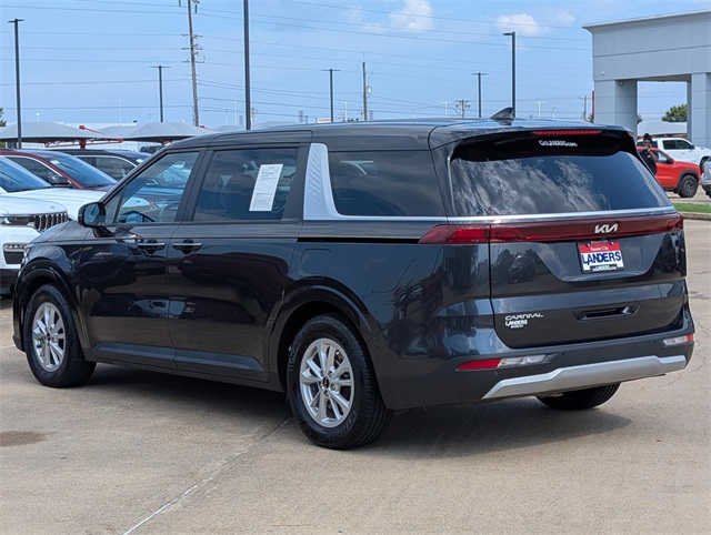 2024 Kia Carnival LX photo 6