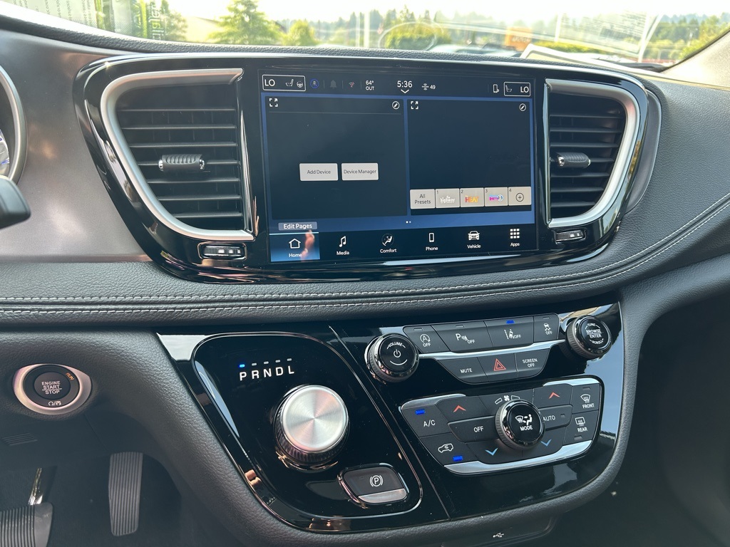 2026 Chrysler Pacifica photo 16