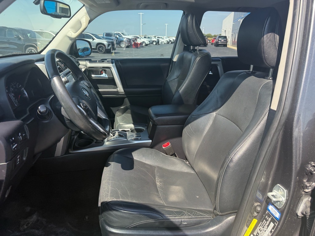 2016 Toyota 4Runner Limited photo 9