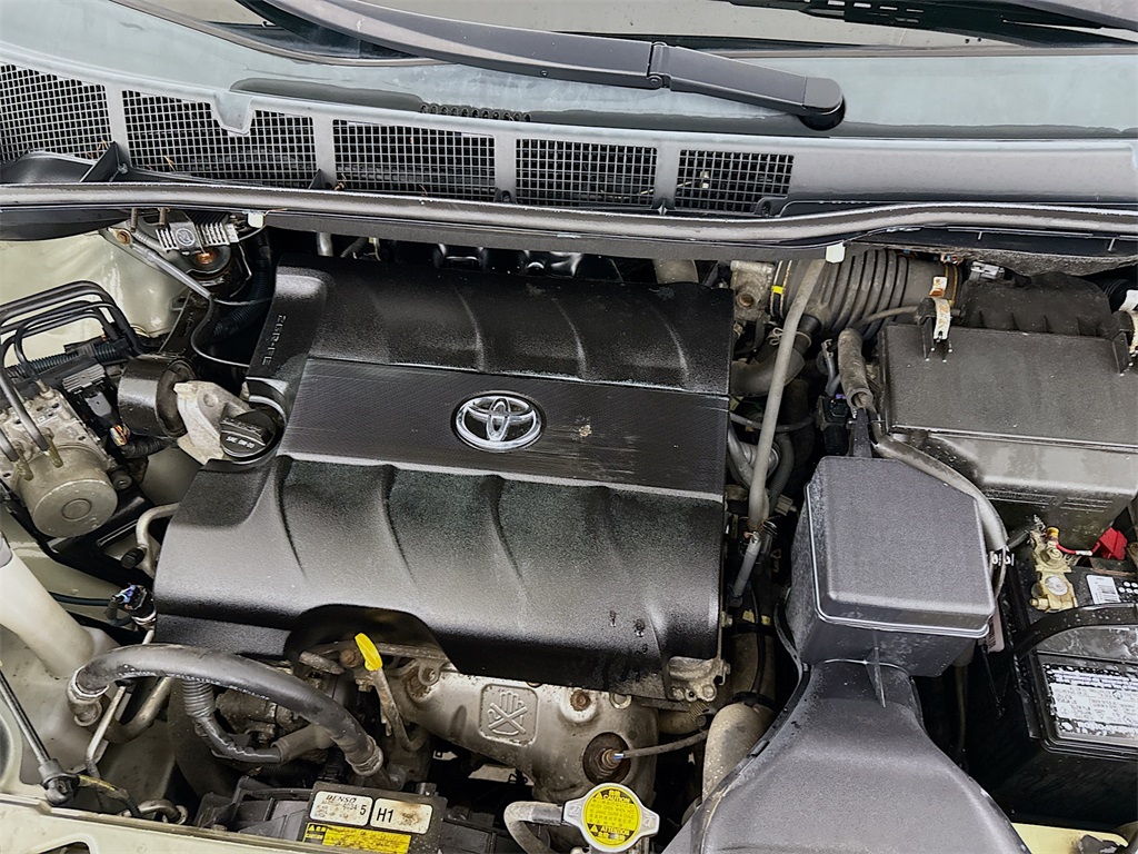 2011 Toyota Sienna LE photo 28