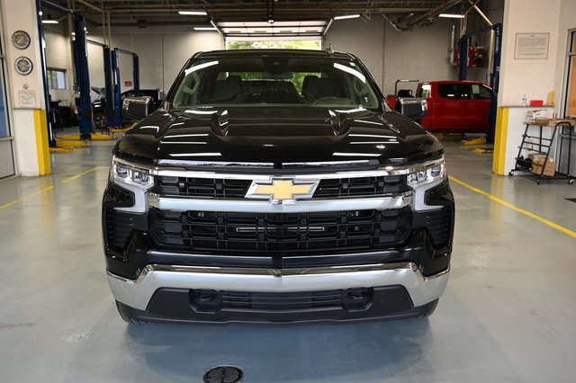2023 Chevrolet Silverado 1500 LT photo 2