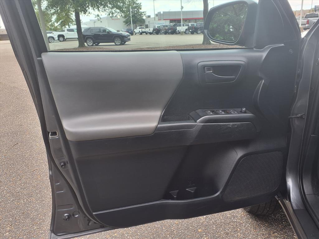 2019 Toyota Tacoma SR photo 12