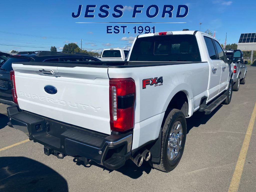 2024 Ford F-350 Lariat photo 2