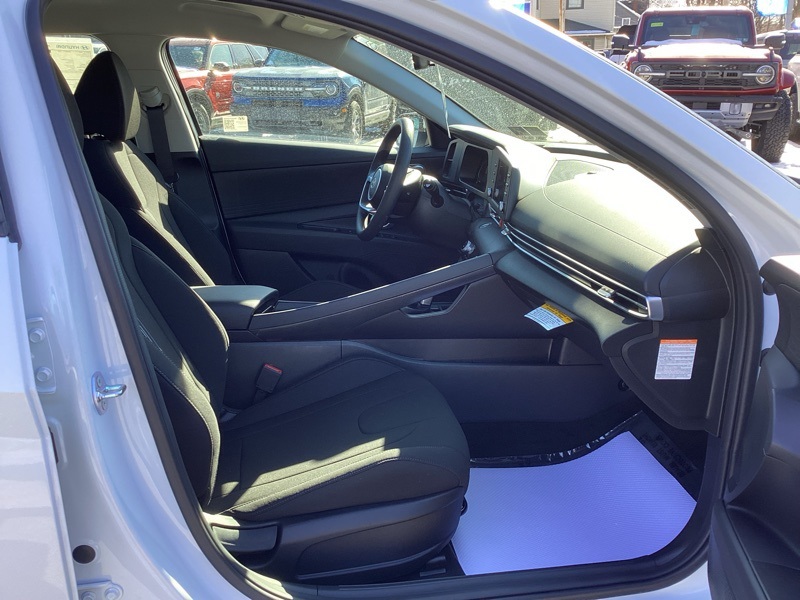 2025 Hyundai Elantra Hybrid Blue photo 15