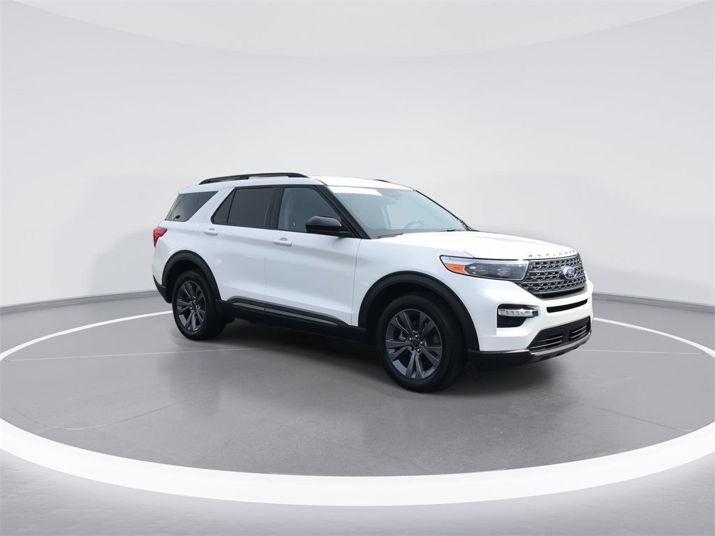 2023 Ford Explorer XLT photo 2