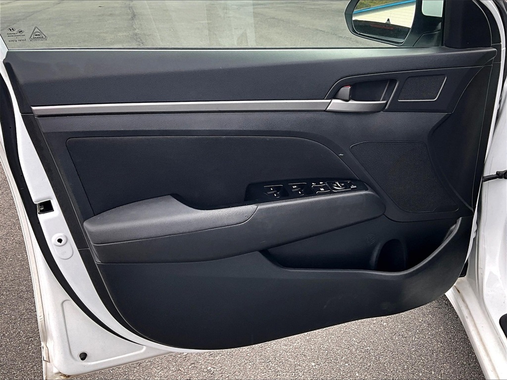 2018 Hyundai Elantra SEL photo 6