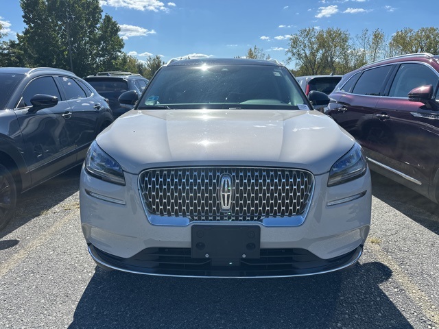2022 Lincoln Corsair Standard photo 2