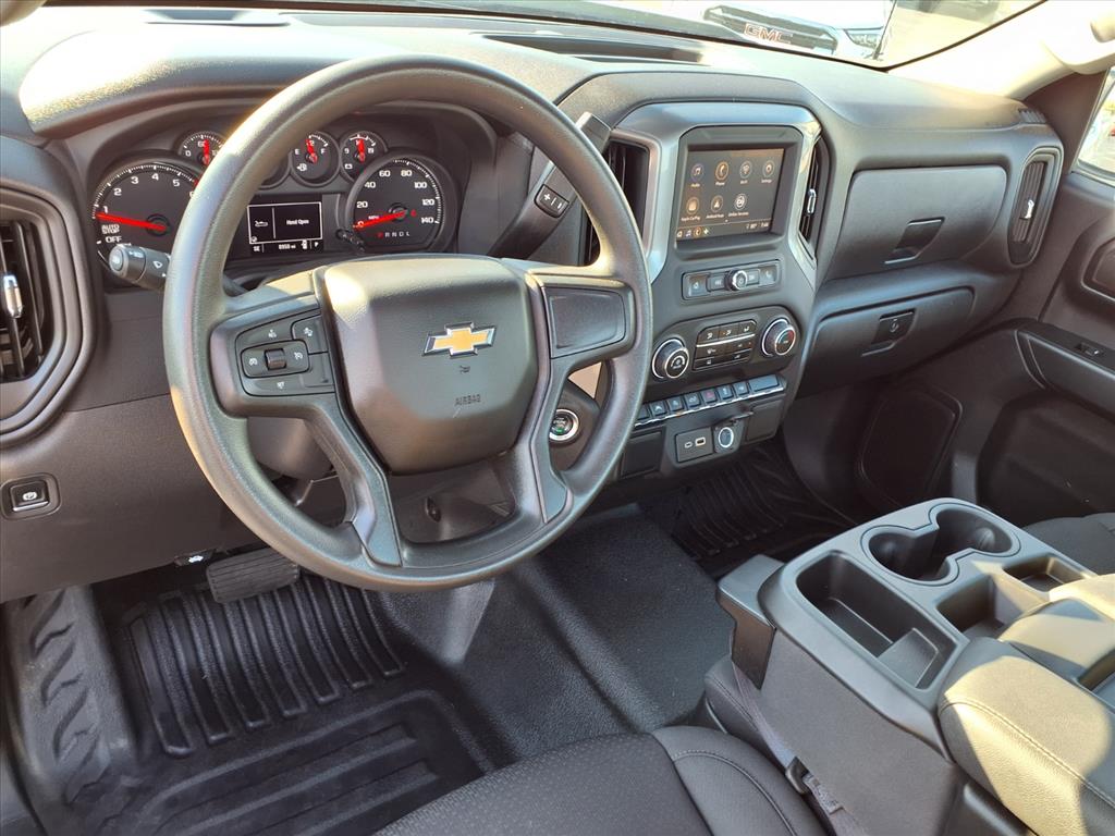 2024 Chevrolet Silverado 1500 photo 2